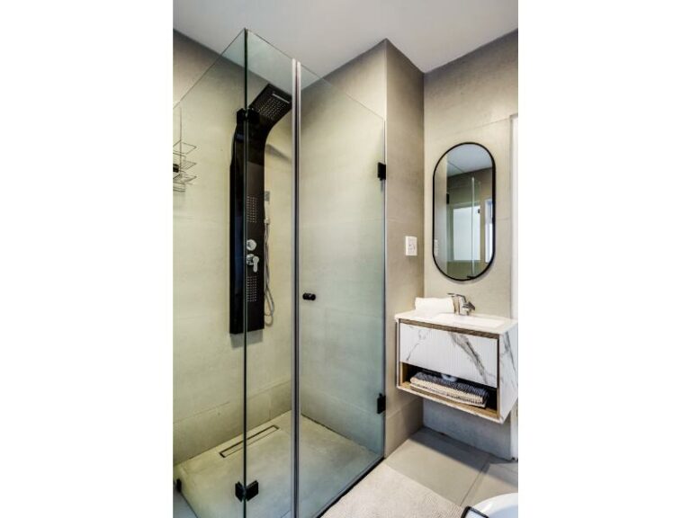 alanda-ultramodern-bathroom-