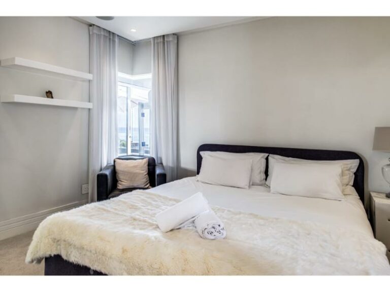 azzura-bedroom-comfortable-dimensions-bright