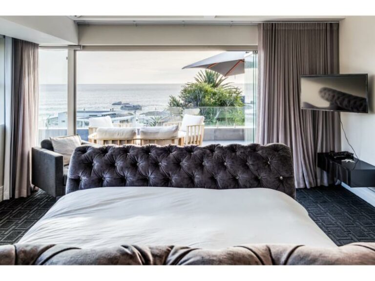 azzura-bedroom-large-windows-airy-and-bright