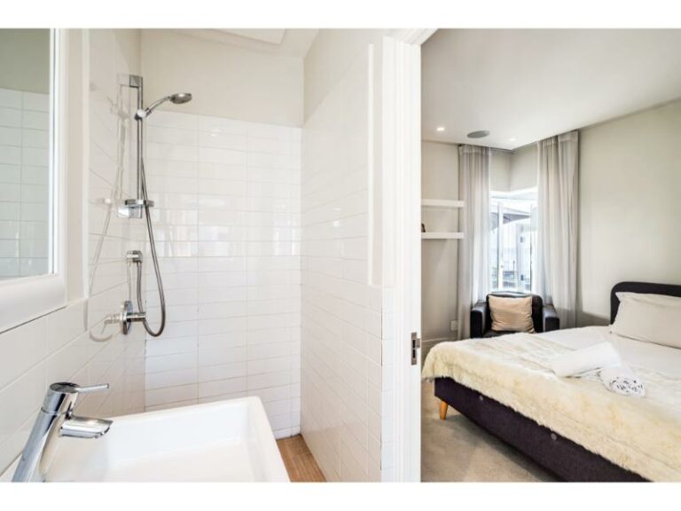 azzura-bedroom-with-ensuite-bathroom