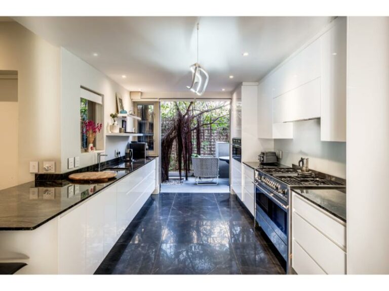 azzura-refined-morden-kitchen-with-high-end-finishes