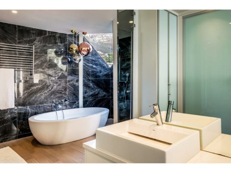 azzura-soaking-tub-quartz-wall