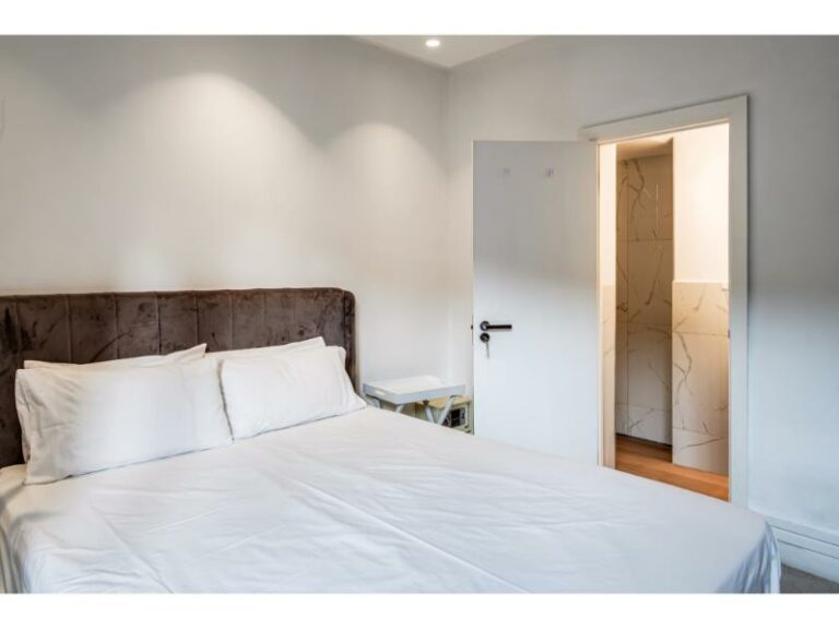 azzura-warm-well-carperted-bedroom
