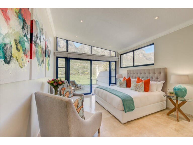cape-allure-bedroom-table-mountain-in-the-backyard