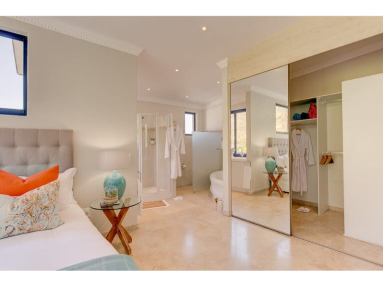 cape-allure-walkin-closet-walkin-shower