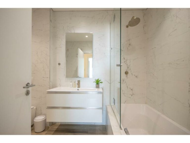 willesden-2nd-bathroom-neat-and-tidy