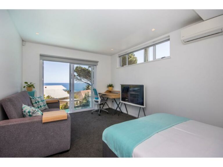 willesden-bedroom--with-unmatched-seaview-from-the-comfort-of-your-bed