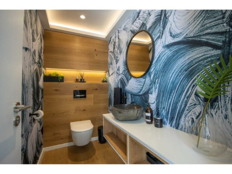 willesden-washroom-toilet-striking-art
