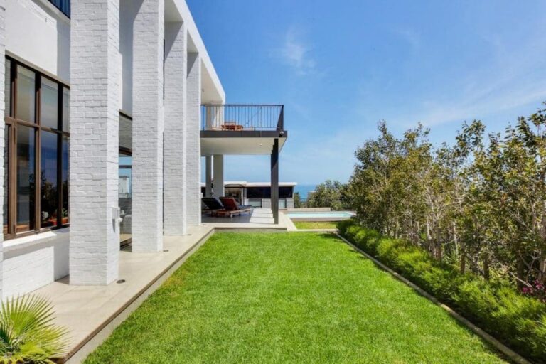 Quebec Villa (2)