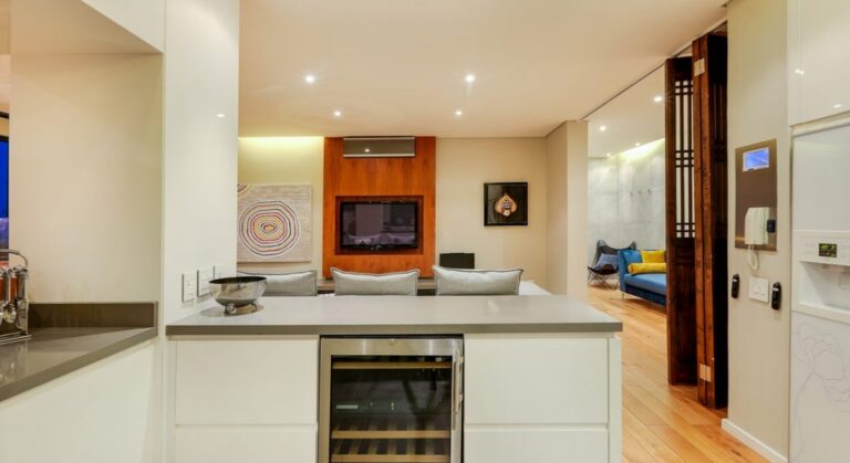 White Cliffs Apartment