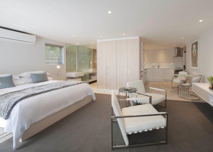 south-beach-pool-suite (7)