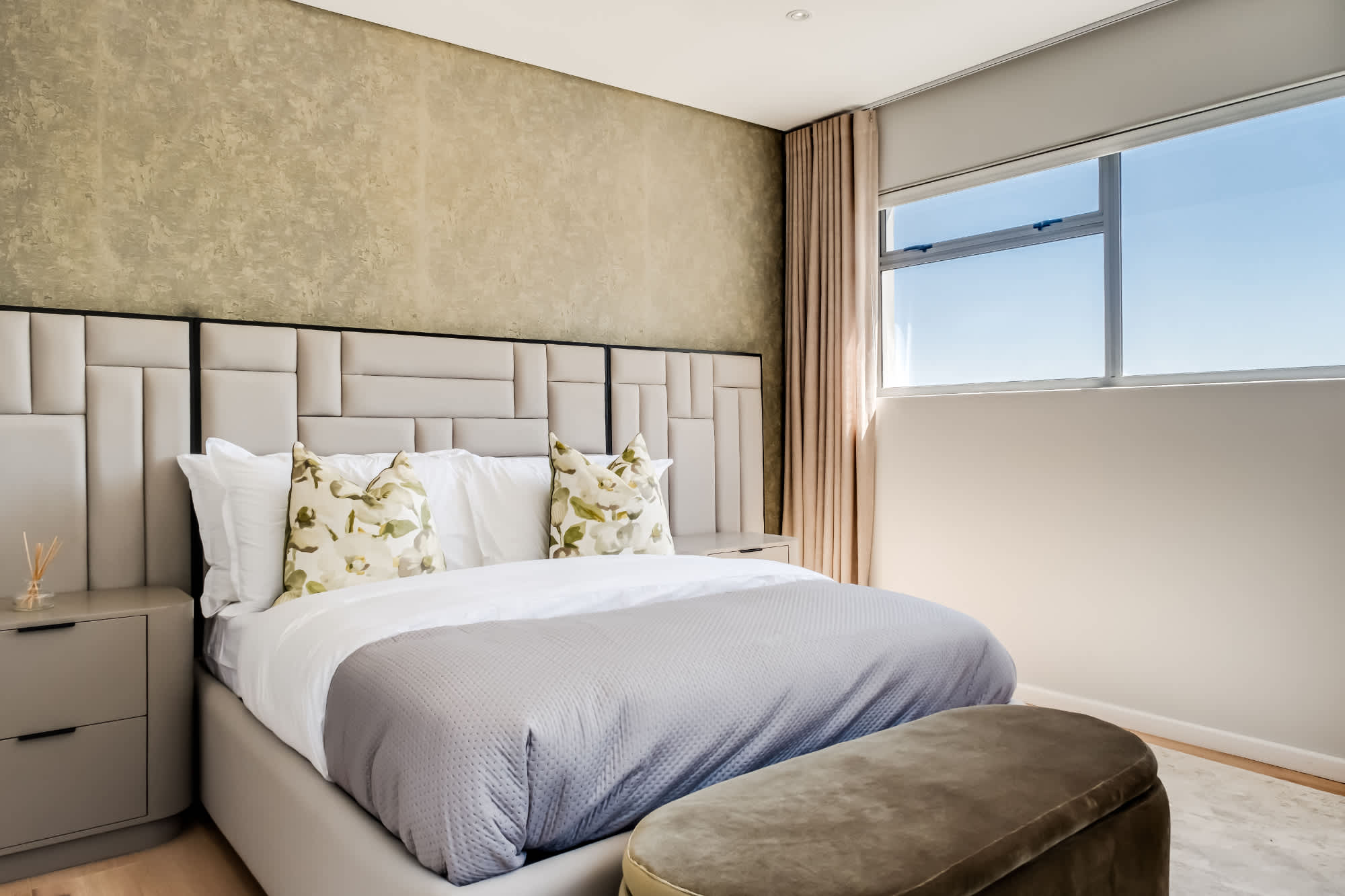 Curated visual reference: Khalanga Penthouse Camps Bay A Stylish Retreat Photo Inspiration