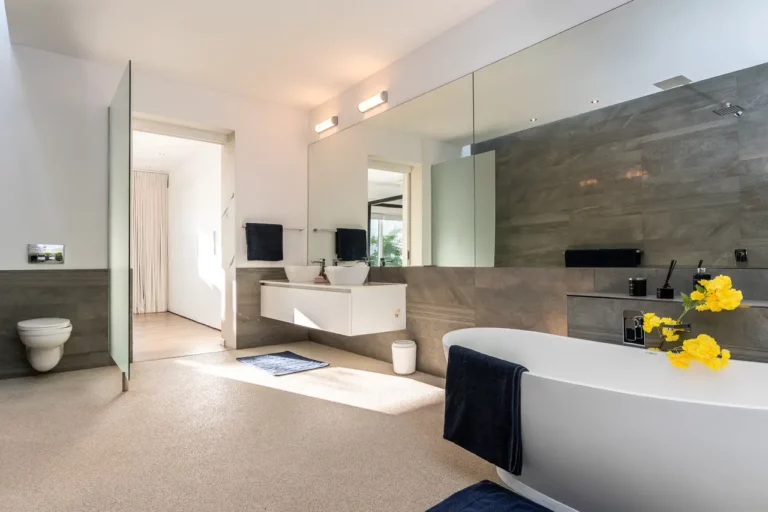 Thabisa-penthouse-Bedroom-Master-Bathroom-