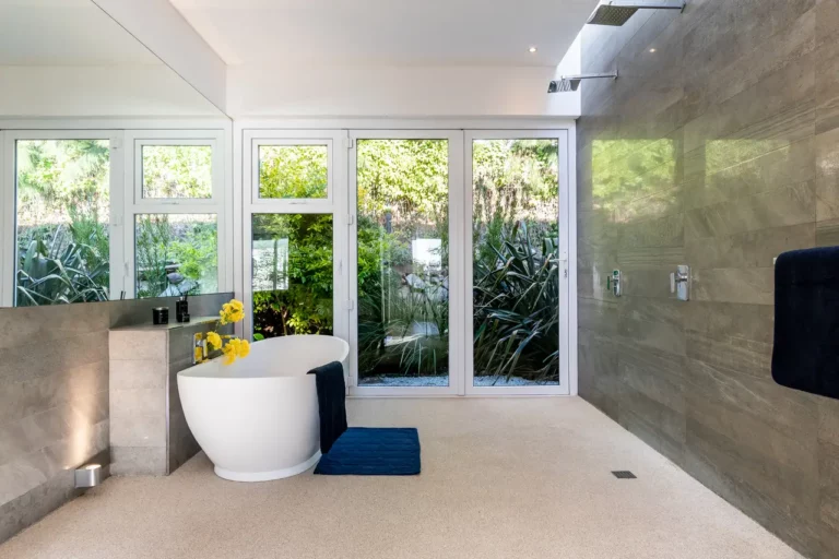 Thabisa-penthouse-Bedroom-Master-Bathroom-2