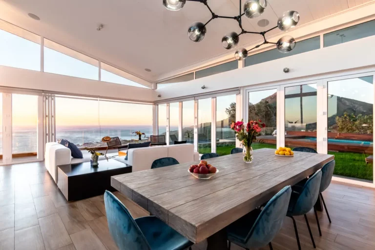 Thabisa-penthouse-Kitchen-Dinning-Table-