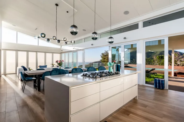 Thabisa-penthouse-Kitchen-I-Lounge