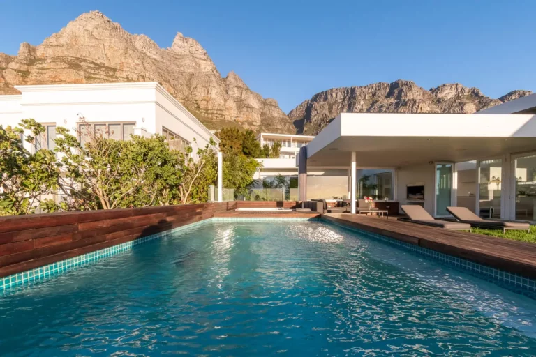 Thabisa-penthouse-Pool-I-Table-Mountain-View