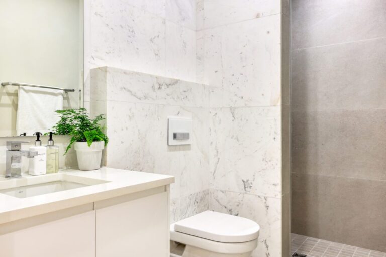 little-glen-views-bathroom-bedroom-3-1349x900