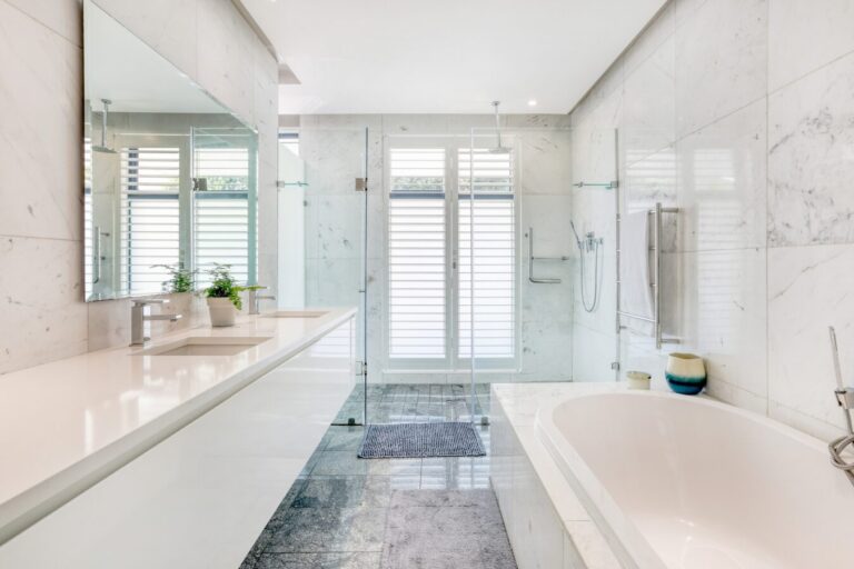 little-glen-views-bedroom-2-shower-view-1349x900