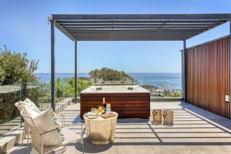 little-glen-views-jacuzzi-terrace-1349x900