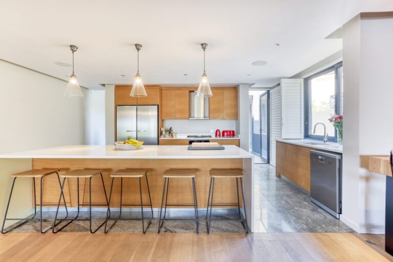 little-glen-views-kitchen-breakfast-bar-1349x900