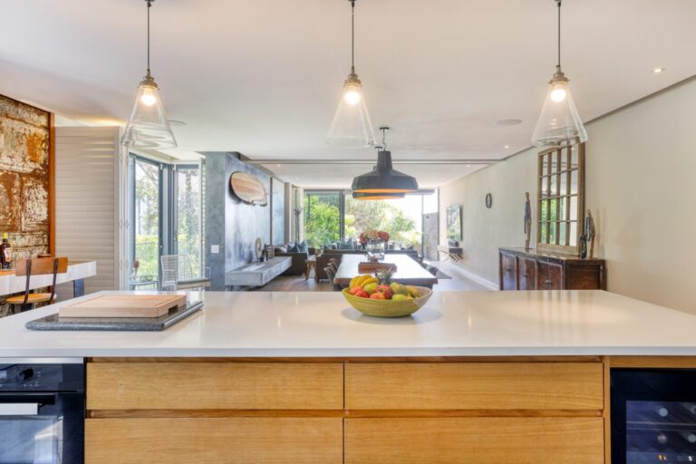 little-glen-views-kitchen-island-view-1349x900