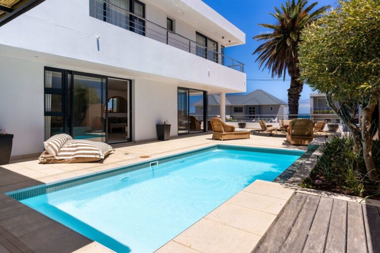 CAPE HOUSE (2)