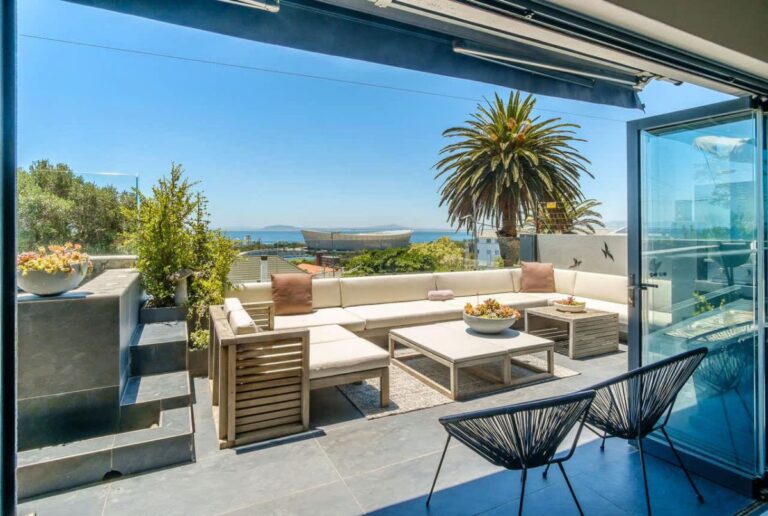 OASIS ON JOUBERT (11)