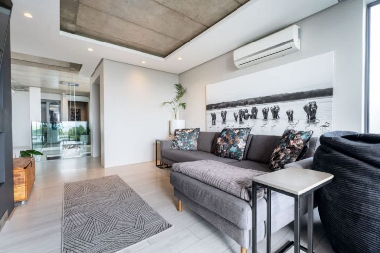 OASIS ON JOUBERT (41)