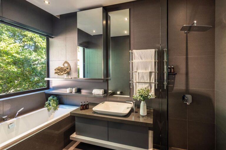 Bathroom 2 - Pic 1