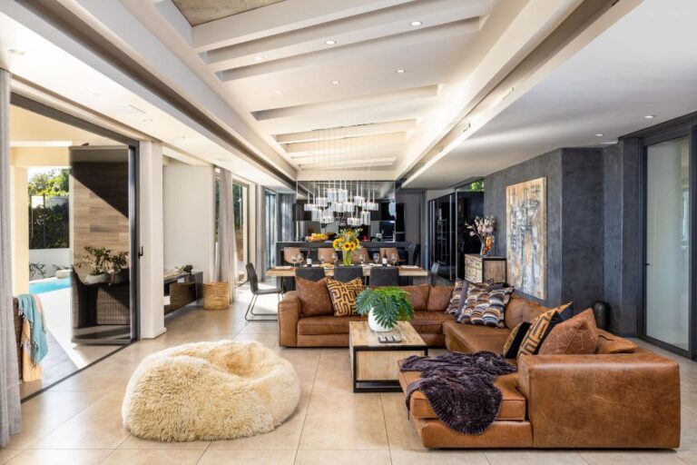 Living Area - Pic 1