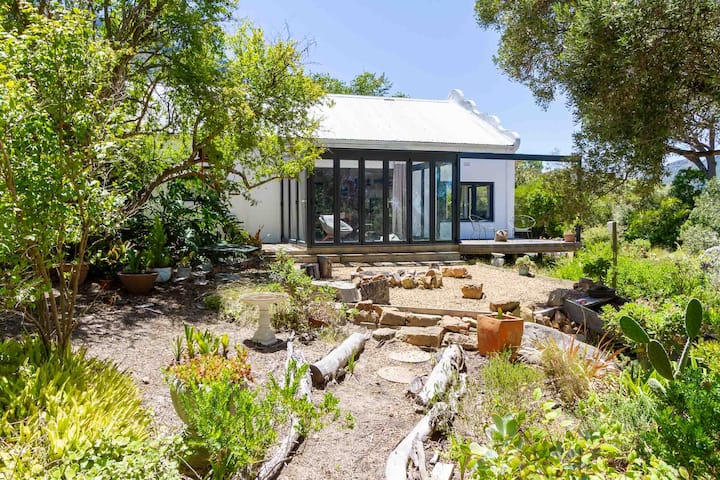 Squirrell Garden House (31)