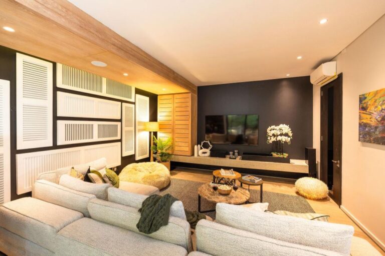 TV Room - Pic 2