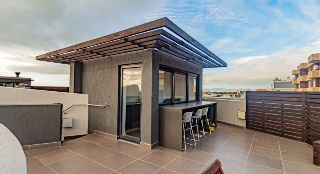 9-on-s-9-on-s-rooftop-deck-kitchenette-1224357281