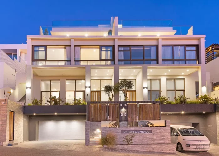External View of House - Welcome to Geneva, your home away from home. Two semi-detached, interlinked villas in the beautiful seaside town of Camps Bay.