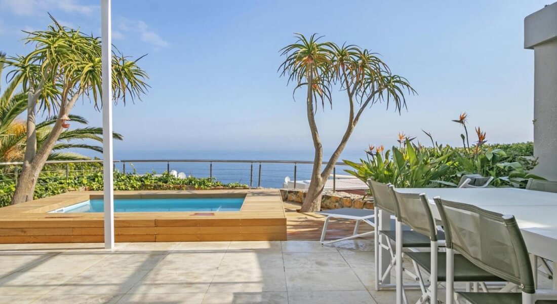Sunset Bay 3-Bedroom Holiday Rental: Where Every Sunset is a Masterpiece